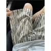 Pantalones Cortos Rayados de Seda de Hielo de Secado Rápido para Hombre, Pantalones Casuales Finos y Transpirables de Verano, Estilo Americano Moderno, Pantalones Cortos de Longitud Media Amplios y Atractivos