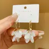 Pendientes Geométricos de Pétalos Blancos Elegantes y Etéreos, Pendientes de Plata con Cierre de Mariposa de Lujo Discreto para Celebridades de Internet, Pendientes Versátiles Estilo Bosque