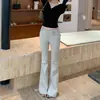 Foto real do novo estilo outono estilo old money cáqui cintura média-baixa levemente flare jeans feminino slim fit longo