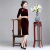 Marca Shenzhen cheongsam de terciopelo retro madre de mediana edad estilo étnico otoño e invierno vestido base mujeres una generación de cabello