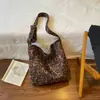 Elegante bolso tote con estampado de leopardo y un ambiente relajado, bolso retro de hombro estilo coreano, perfecto para damas chic para llevar mientras compran o van al trabajo.