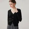 Suéter de Caxemira Feminino Novo Outono e Inverno com Aplique de Flor de Pérola Gola Redonda Cardigan Roupa Externa Estilosa Suéter de Manga Longa Tricô