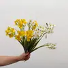 Ramo artificial de narcisos de cuatro cabezas, flores artificiales para decoración de hotel y boda, adorno de arreglo floral