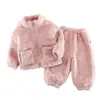 Conjunto de inverno de fleece coral para meninas: um top simples de gola alta combinado com calças casuais ajustadas, perfeito tanto para usar em casa quanto ao ar livre