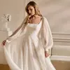 Al por mayor transfronterizo Vestido de novia ligero de manga larga francés Compromiso Cola pequeña Fotografía de viajes Salida Velo Banquete Bienvenida Nuevo Vestido de noche