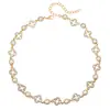 Collar europeo y americano de joyería transfronteriza, collar empalmado de flor hueca de perla artificial, cadena para la clavícula de trébol de cuatro hojas con incrustaciones de diamantes de nicho de lujo ligero para mujer