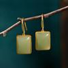 Otoño e Invierno 2022 Oro y Jade Mantang Moda Nacional Imitación Jade Hetian Pendientes Gancho para Oreja de Mujer Pendientes Chapados en Oro Cheongsam Hanfu