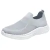 Zapatos deportivos versátiles para hombre de fácil uso en un solo paso, zapatillas deportivas casuales simples, estilo coreano, malla transpirable, zapatos cómodos slip-on para hombre