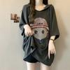 Camiseta com Capuz Estampada de Desenho Animado Tamanho Plus Size Manga Curta para Mulheres Verão 2025 Nova Solta Cobertura Visual Emagrecedor Gordura mm Tops para Mulheres