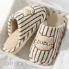 Pantuflas de piso estilo japonés, pantuflas de algodón para mujer para otoño e invierno 2026, nuevas pantuflas de algodón para el hogar interior, anti-deslizantes y resistentes a olores, de dibujos animados
