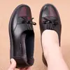 Zapatos de Primavera y Otoño Zapatos de Mujer Nuevos Versátiles Planos Zapatos de Mamá Zapatos de Una Capa Suela Suave Antideslizante Zapatos de Cuero para Mediana Edad y Adultos Mayores Zapatos Casuales de Trabajo