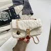 Bolso francés de un hombro para mujer 2026 otoño nuevo patrón de diamantes bordado bolso cuadrado pequeño cadena de transporte cruzado al por mayor