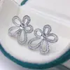 Aretes de moda con flor de circonita microincrustada Accesorios para pendientes de perla en blanco DIY Accesorios hechos a mano Pendientes Venta al por mayor transfronteriza