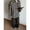 Camisa de Manga Larga a Cuadros Estilo Retro Americano para Hombre, Diseño Otoñal, Bolsillo de Nicho, Estilo Desgastado, Corte Holgado, Camisa Fresca y Elegante