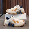 Sapatos rasos respiráveis sapatos esportivos infantis verão outono malha algodão para meninos e meninas crianças pequenas e médias velcro antiderrapante sapatos de pai confortáveis
