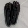Couro de Ovelha~Sapatos Estilo Francês com Padrão Rachado e Biqueira Dividida, Sapatilhas Slip-On de Couro Genuíno para Mulheres, Versáteis Sapatos Únicos de Boca Rasa