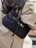 Bolso de hombro de diseño nicho estilo coreano para mujer, otoño temprano 2026, bolso de mano retro a la moda para el trabajo, bolso de axila de lujo ligero de alta gama