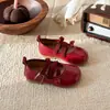 Zapatos pequeños de cuero estilo británico 2026 primavera y otoño nuevos versión coreana zapatos de princesa huecos para niñas con suelas suaves y mocasines con cuentas