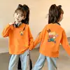 Camiseta de manga longa 100% algodão para meninas, nova para primavera e outono, para crianças de meia-idade e mais velhas, top casual versátil com desenho, camiseta estilosa infantil para usar como base