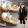 Sapatos de couro para meninas 2026 primavera e outono novos sapatos de princesa infantis estilo britânico preto sapatos casuais de performance para meninas