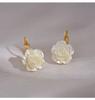Nuevos aretes únicos de este año aretes de flor blanca francesa estilo Hepburn aretes de camelia de té de alta gama retro
