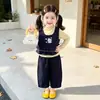 Conjunto Infantil Feminino Primavera Outono 2026 Novas Roupas de Outono Estilosas para Crianças Moda Bebê Menina Colete Casual Conjunto de Três Peças de Outono