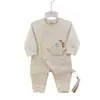 Macacão de Veludo Macio Borboleta Outono/Inverno 2026 para Bebê, Macacão de Engatinhar Espesso Sem Costura Bordado com Desenho Animado para Bebê, Roupa de Peça Única 59-66 #