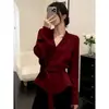 Elegante suéter de tricô com decote V e amarração na cintura para mulheres, nova coleção outono/inverno 2026, estilo sofisticado, mangas compridas, top de imitação de cashmere