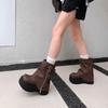 Diseño de pantalón de moda botines coreanos versátiles pequeños 8 cm aumentados suela gruesa botas Martin para mujer caliente Maillard