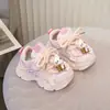 Zapatos Versátiles Transpirables con Aumento de Altura de Dibujos Animados 2025 Verano Nueva Moda Antideslizantes Lindos Deportivos Casuales para Exteriores para Niñas