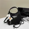 Bolso de mujer con patrón de lichi 2026 nuevo bolso de mano de verano, bolso cubo de hombro cruzado de lujo ligero de nicho de alta gama