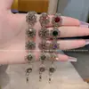 Pulsera de Cristal de Zirconia Colorida Estilo Palacio Retro de Lujo Ligero Nueva Celebridad de Internet Temperamento Simple Pulsera de Gama Alta