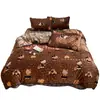 Juego de ropa de cama de cuatro piezas de terciopelo de leche para invierno, acolchado engrosado y forrado de felpa, sábana doble y funda de edredón
