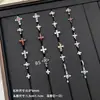 Nuevos y modernos aretes de cruz con diamantes completos Jiuhan para mujer, ear cuffs de acero de titanio de nicho, populares tachuelas de hueso de la oreja de alta gama