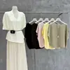 Verão 2026 Novo Suéter de Tricô Macio Solto com Mangas Morcego Off-Shoulder de Seda de Gelo Cor Sólida Casual Manga Curta Top Feminino de Luxo Leve