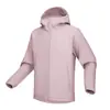 Chaqueta de montañismo unisex de alta calidad de color liso, nueva colección 2026, chaqueta softshell suave, transpirable y resistente al desgaste para exteriores