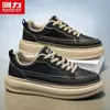 Zapatos Huili para hombre, nuevo modelo de otoño, zapatillas retro de trabajo de suela gruesa y ligera, zapatos casuales de cuero de moda para exteriores para hombre