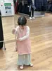 Outono 2025 Novo Estilo Coreano Roupas Infantis Meninas Colete de Tricô Estilo Ocidental Colete de Lã Doce Camisola Saia