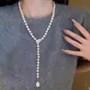 Lujo Ligero Alto Sentido Cadena de Lana Diseño Femenino Sentido de Diseño Nicho Moda Collar de Perlas Largo Colgante de Gota de Agua Incrustado con Diamantes de Alto Nivel