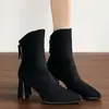 Botas de tornozelo em camurça nude com corte oblíquo para mulheres, salto grosso, nova coleção outono/inverno 2026, sapatos femininos de bico fino, saltos altos, botas finas estilo coreano, estilosas