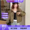 Procesamiento Personalizado Otoño 2026 Nuevo Estilo Coreano Holgada Cuello Alto Corta Chaqueta de Trabajo para Mujer Casual Versátil Impermeable Moderna