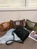 Colección de otoño 2026 transfronteriza: bolso de hombro para mujer simple y versátil, bolso casual de gamuza ligero para el día a día y para llevar debajo del brazo