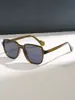 Óculos de Sol Quadrados Simples e Modernos Estilo Coreano, Unissex, com Design Único de Rebite, Proteção Solar para Uso Externo, Óculos Versáteis