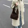 Bolsa Feminina 2025 Nova Casual Bolsa com Franjas Retro Melard Bolsa de Ombro Grande Capacidade Versátil Pequena Bolsa de Axila
