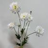 [Material de flor blanca] Arreglo floral de hortensia, rosa, flor de pasto escarchado con decoración de material de hoja de niebla de techo de pasto, flor de simulación para boda