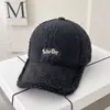 Gorra de Béisbol Gruesa de Lana de Cordero Cálida Estilo Coreano para Mujer Otoño e Invierno con Letras de Pedrería Moderna Versátil Casual