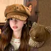 Bonito sombrero octogonal con estampado de leopardo y orejas de gato para mujer, estilo japonés, boina cálida de gamuza para otoño e invierno, sombrero de panadero versátil.