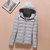 Otoño e invierno 2023 nuevo abrigo ligero sin costuras de algodón con relleno de plumón corto con capucha moda coreana ajustado fino para mujer