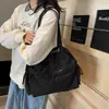 Bolso cruzado de hombro de nailon con diseño de nicho nuevo 2025 para mujer, Bolso ligero y versátil para el día a día, Bolso grande para mujer