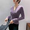 Camiseta Sexy Decote V Cruzado Feminina Manga Longa Design Europeu Estilo Ocidental Top Camisa Slim para Sobreposição Feminina Primavera & Outono
